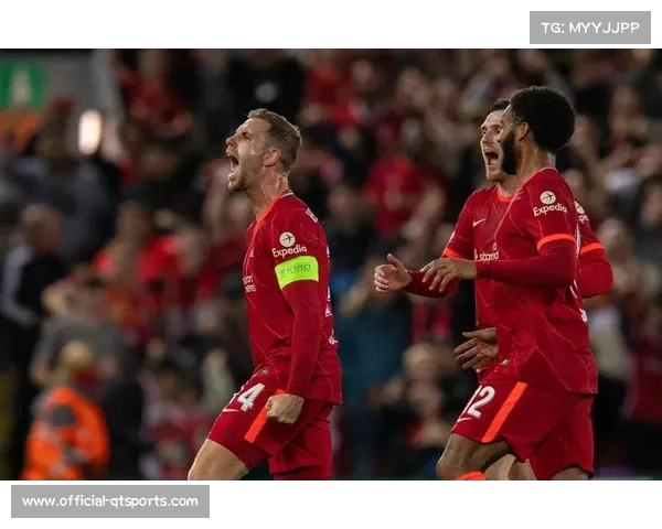 乌迪内斯球员埃希泽布埃拼抢致胜，主场球迷沸腾